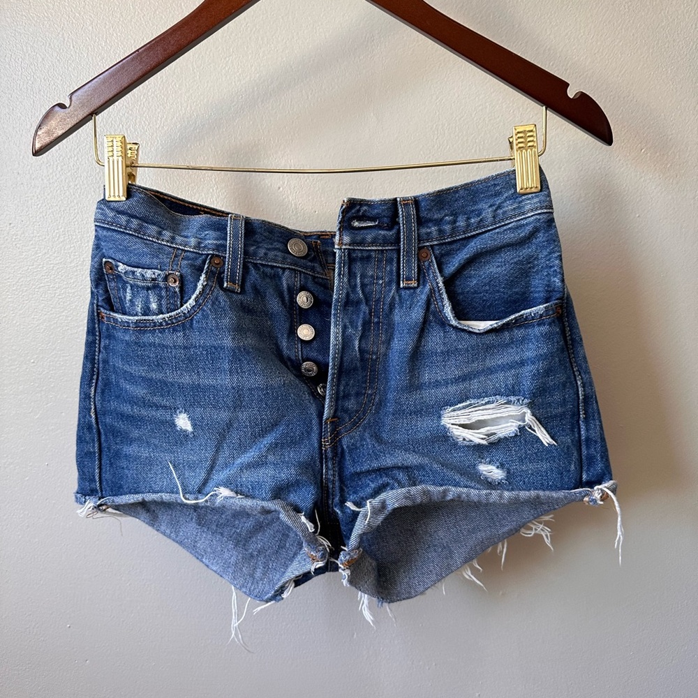 Levi 5 button Jean shorts